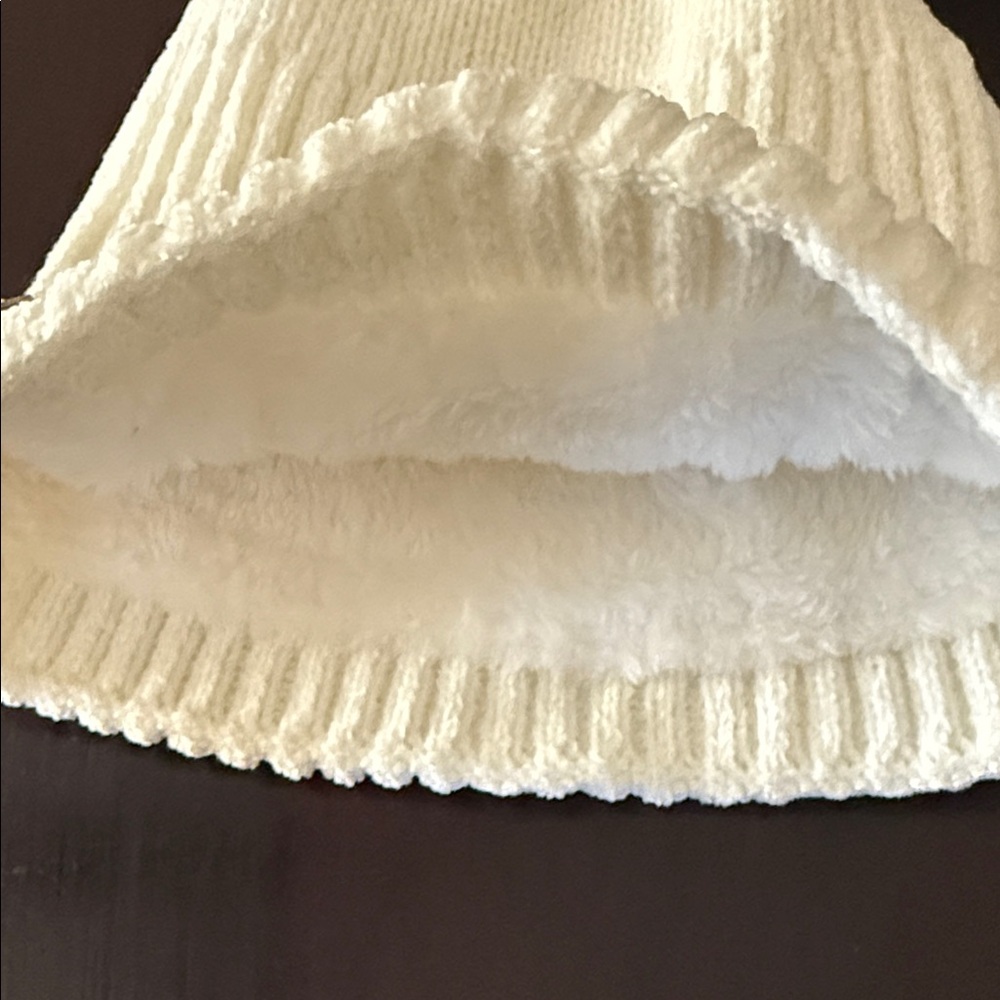 Royal Cozy and Soft Cream Knit Pom-Pom Beanie - Picture 3 of 4